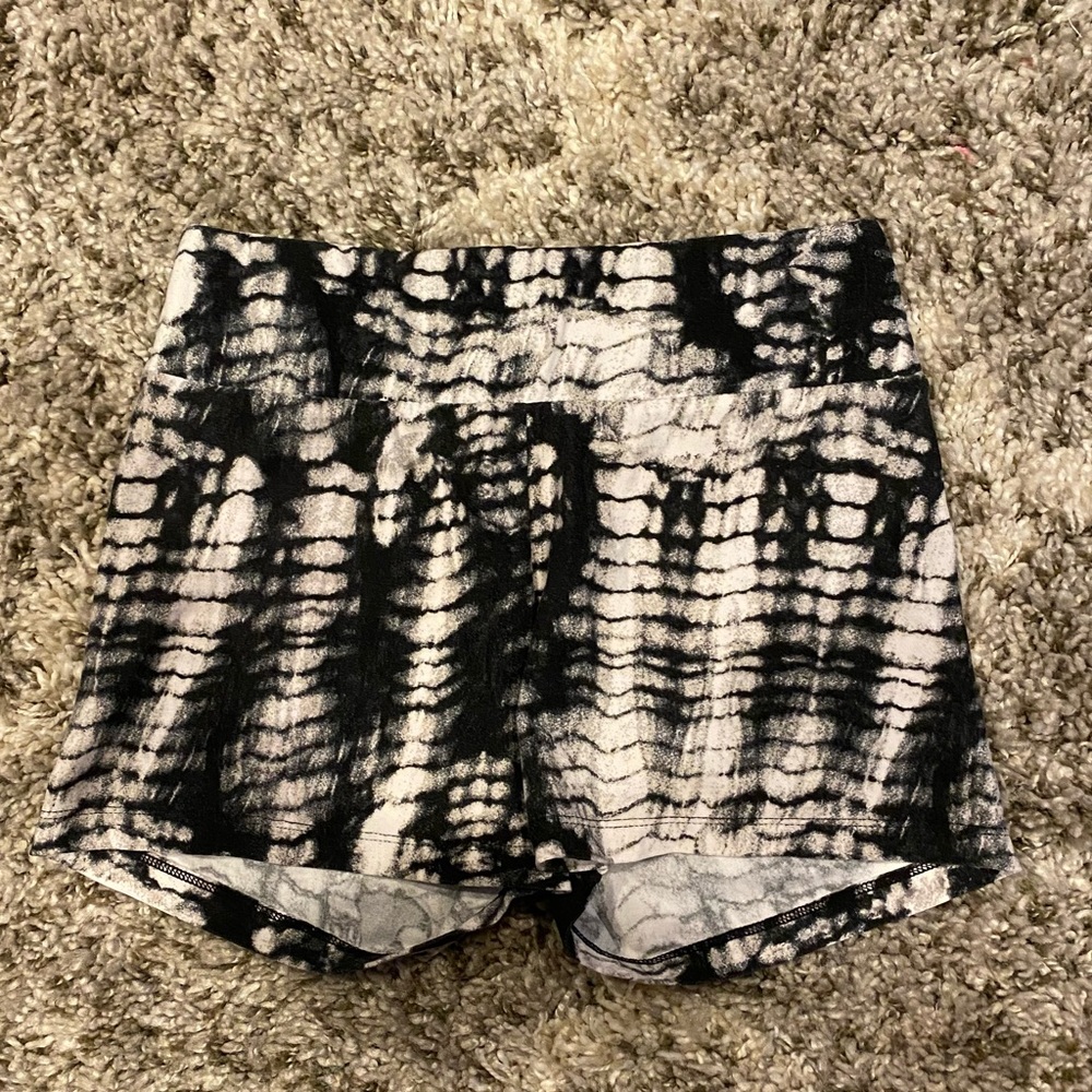 Derek Heart Black Tan Tie Dye High Rise Active Shorts Super Soft Stretchy S
